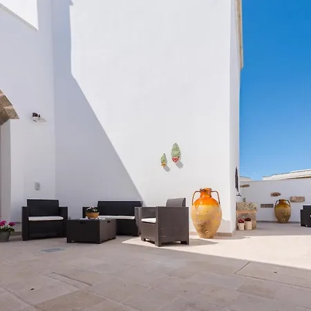 Donna Fiora Antica Dimora Bed & Breakfast 2*